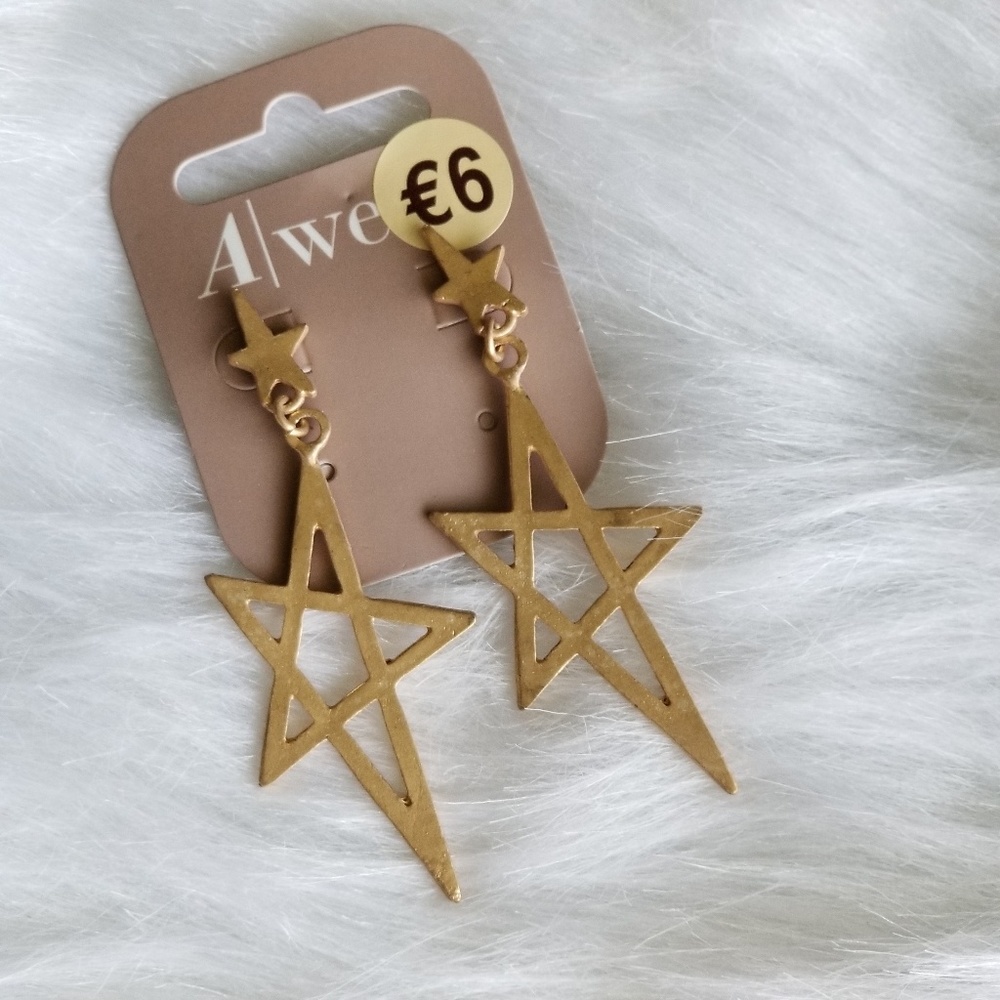 🆕️⭐ 3/$18 Gold Shooting Star Dangle  Earrings